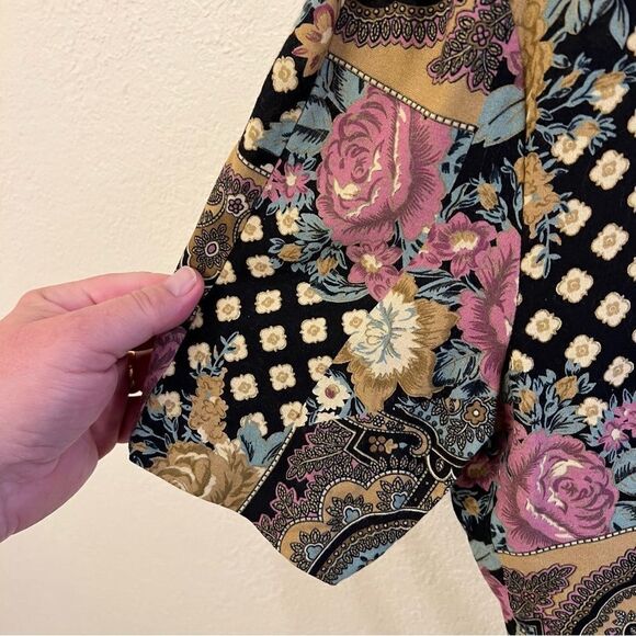 Lady Caroe Multi Pattern V-Neck Short Sleeve Top - Picture 4 of 7